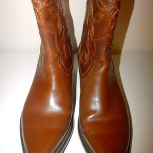 Frye boots sz 8.5 brown
